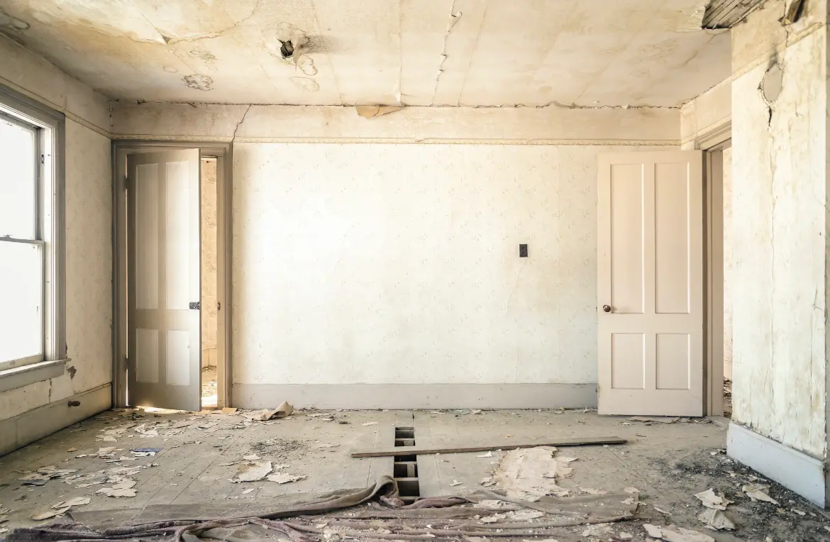 Waste disposal crew managing a cleanout project in Englewood